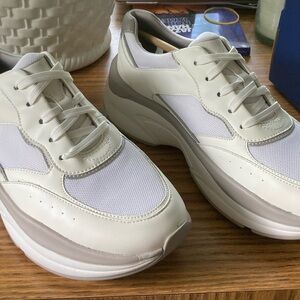 Rockport White and Gray Athletic Shoes size 7.5 M
